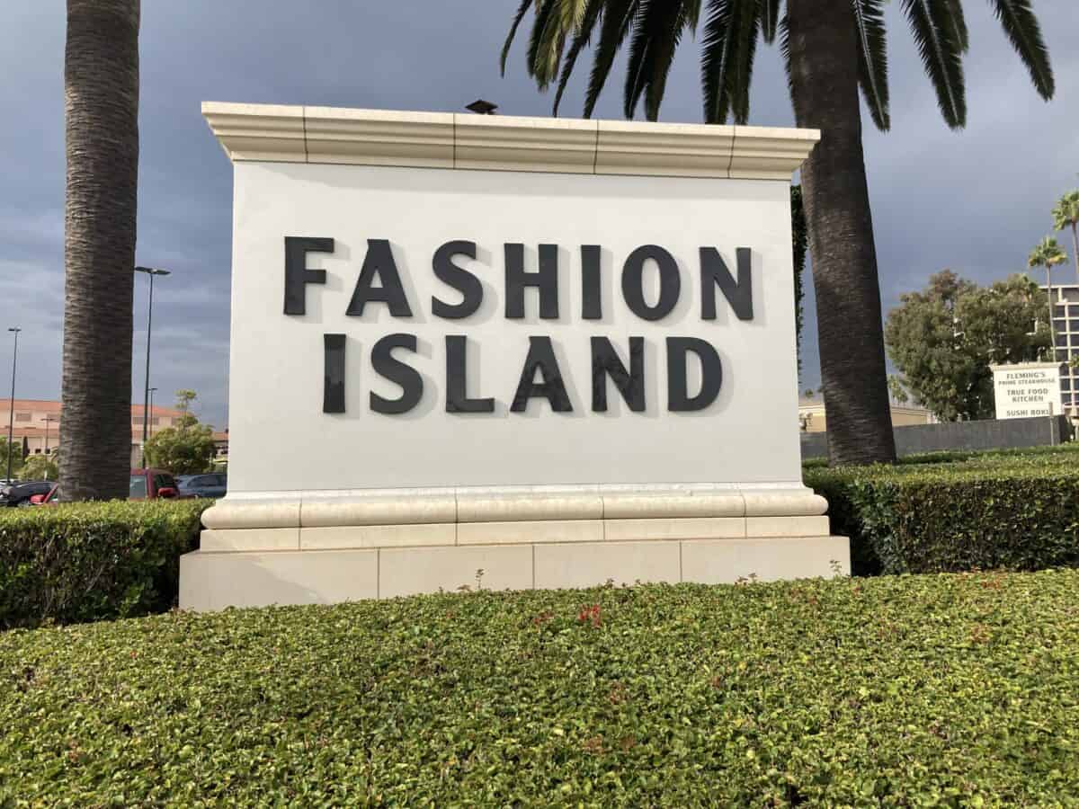 Fashion Island Sign